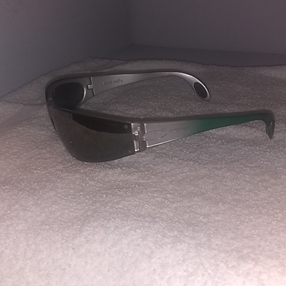 Killer loop glasses